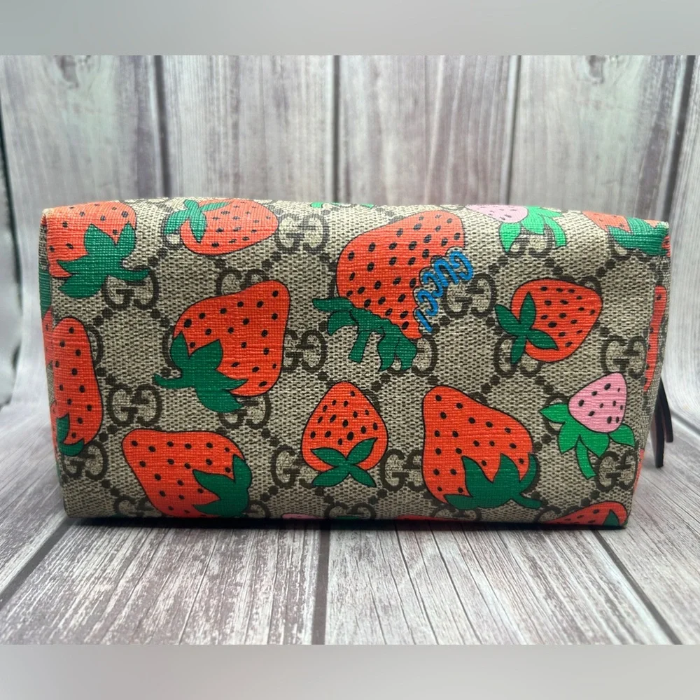 🍓GUCCI Strawberry GG Supreme Large Cosmetic Bag Pouch Limited Edition RARE